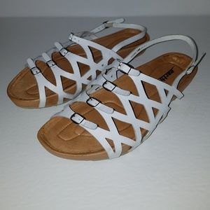 Earth white strappy leather sandals size 10